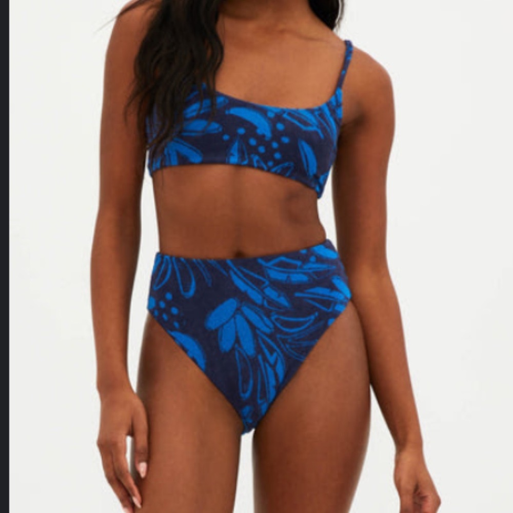 BNWT beach riot bikini top